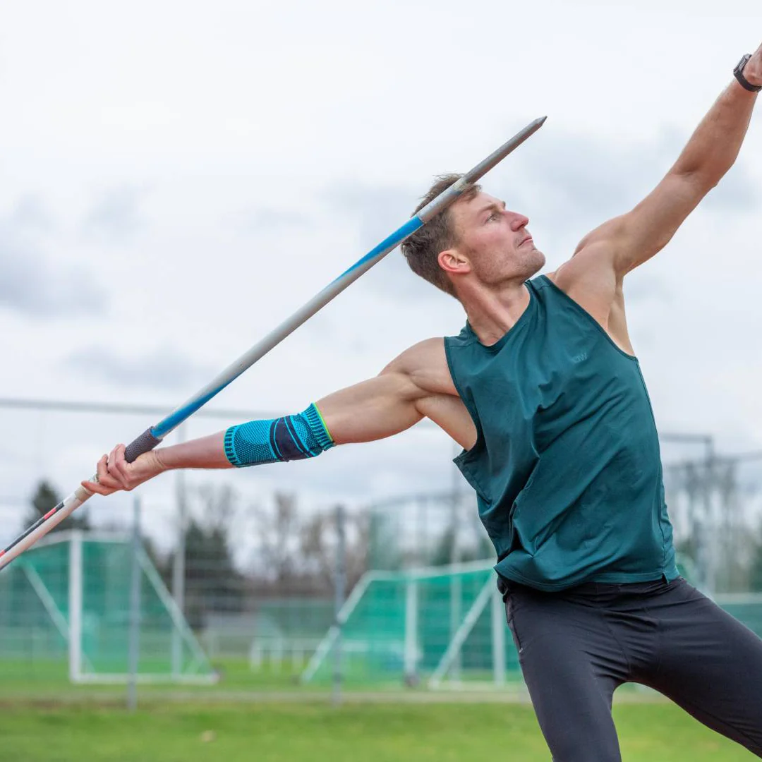 表现实属不 表现实属不